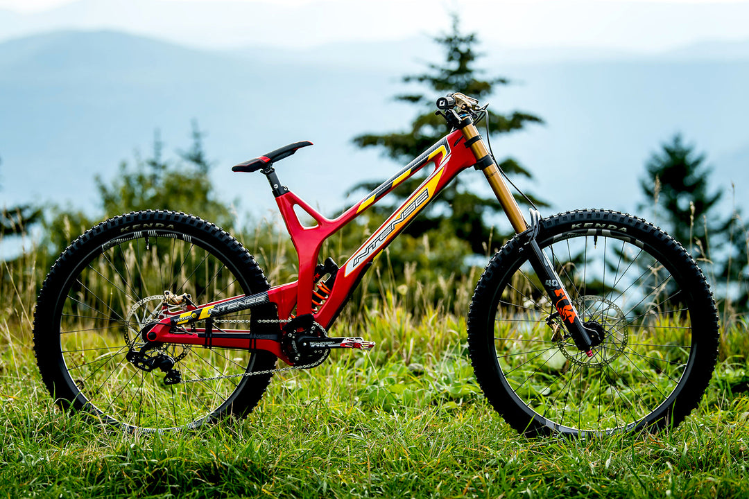 WIN NEKO MULALLY’S RETRO INSPIRED M29 DH BIKE
