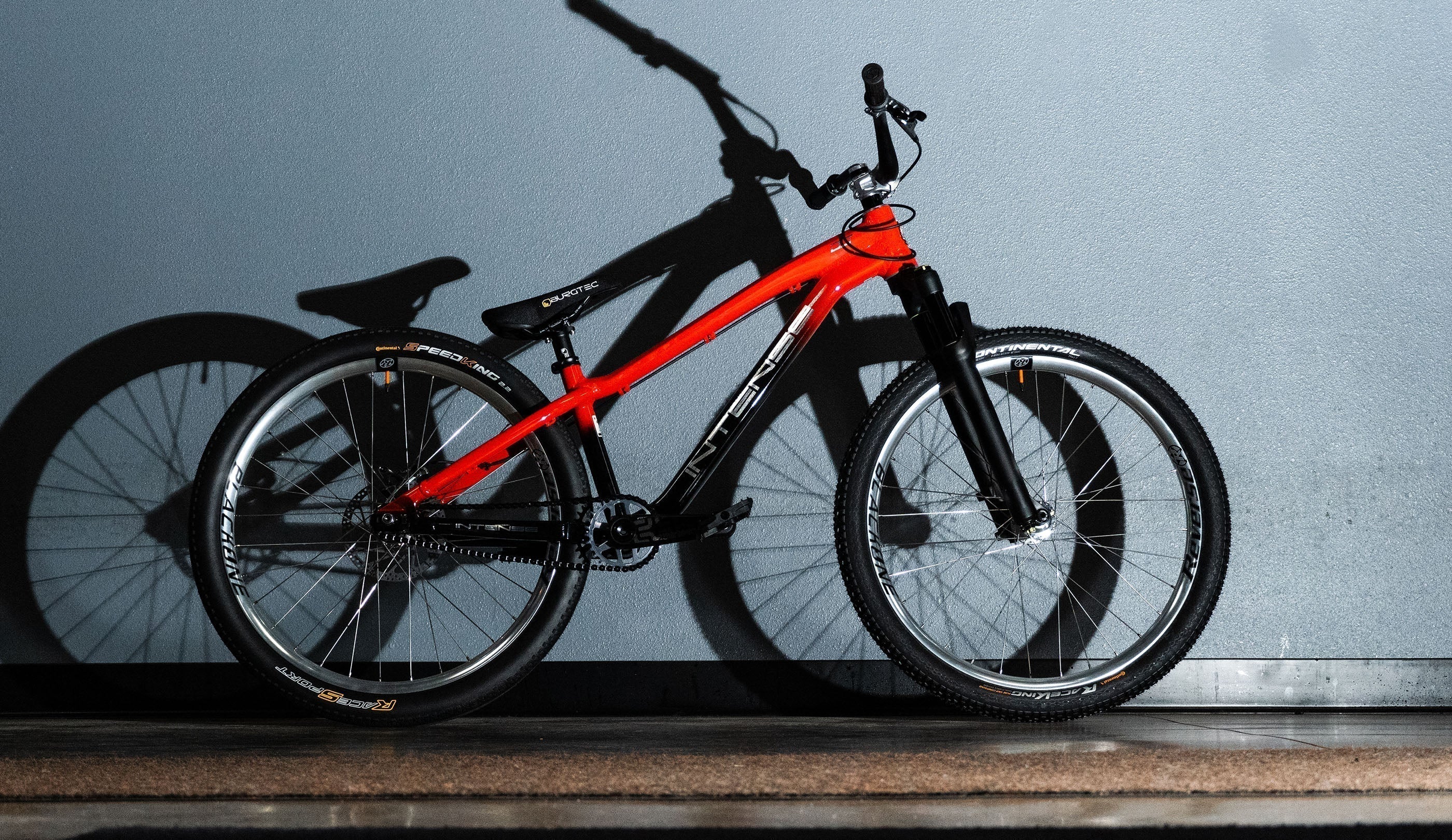 WIN NEKO MULALLY'S RETRO INSPIRED M29 DH BIKE – INTENSE LLC