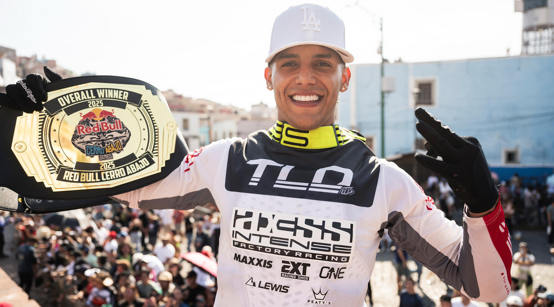 Juanfer Vélez Clinches His Third Straight Red Bull Cerro Abajo Title in Style
