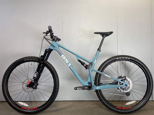 951 SERIES XC BLUE - LARGE - REFURBISHED