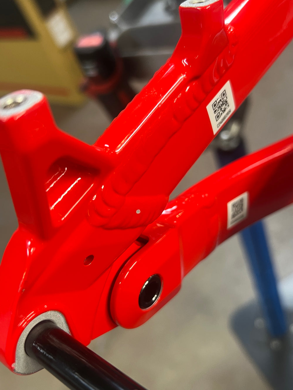 M1 FRAME RED - MEDIUM - BLEMISH